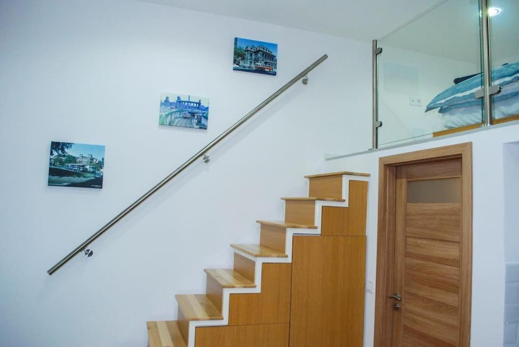 Stylish Quiet W Cheap Parking Closeby Apartment