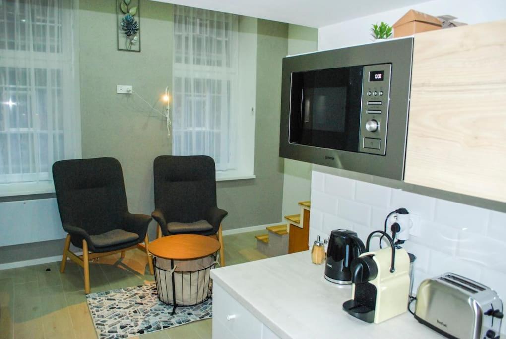 Stylish Quiet W Cheap Parking Closeby Apartment