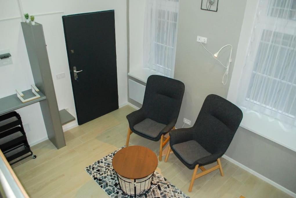 Apartment Stylish Quiet W Cheap Parking Closeby