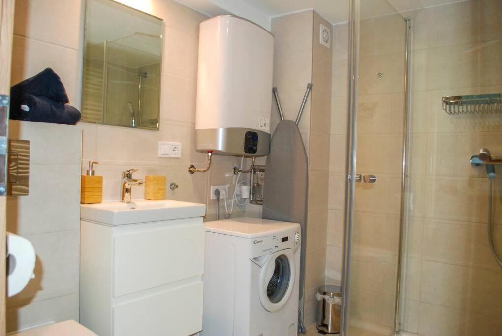 Stylish Quiet W Cheap Parking Closeby Apartment Budapest