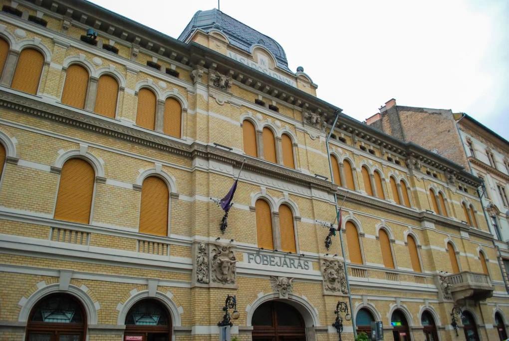 Stylish Quiet W Cheap Parking Closeby Budapest